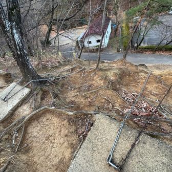 駐車場･トイレ･鎖場練習場⛓️が揃ってます。