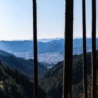 このルートでは、眺望があまり楽しめません。

ただ、日の出山や御岳山方面を見て、前通ったあのあたりだ～なんて考えるのも楽しいです。