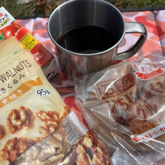 タカキベーカリーの、「いちじくとくるみのベーグル」が好きで、
さらに、追いくるみ、追いチーズ🧀する。😊