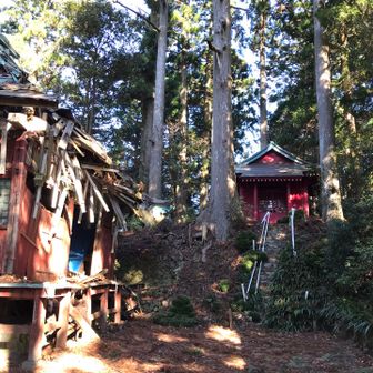 右側は崩壊しています。