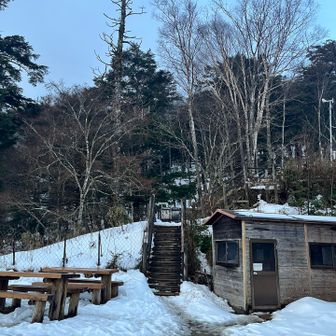 おはようございます

朝は早く出発するのでご飯は頼まず
各々適当に食べて出発

今日は曇〜小雨がパラつく予報