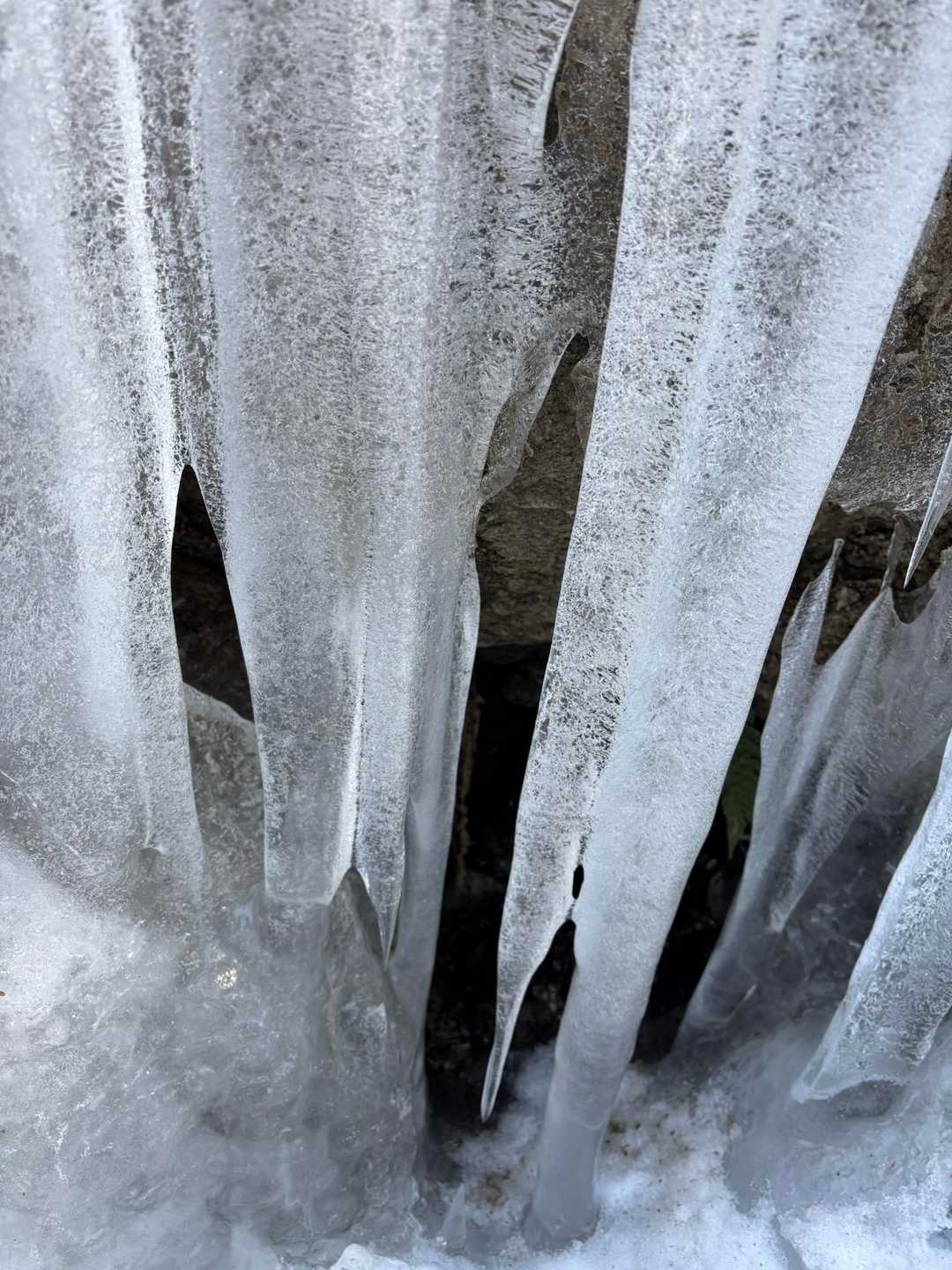 ごっつい氷柱😄