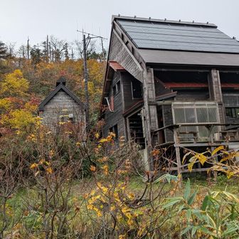 営業小屋ありました。10月の三連休まで営業するようでした