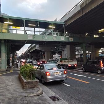 大阪市 江坂駅を通過します。
こないだ内環ランで来たとこやん