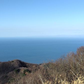 佐渡はかすんでいました。