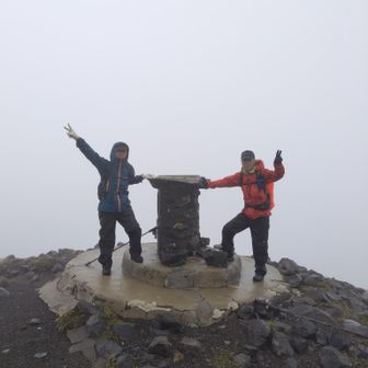 晴れてれば素晴らしい眺望が広がり桜島が綺麗に見えるんですが✨
霧島の名の通り霧の洗礼うけましたね😅