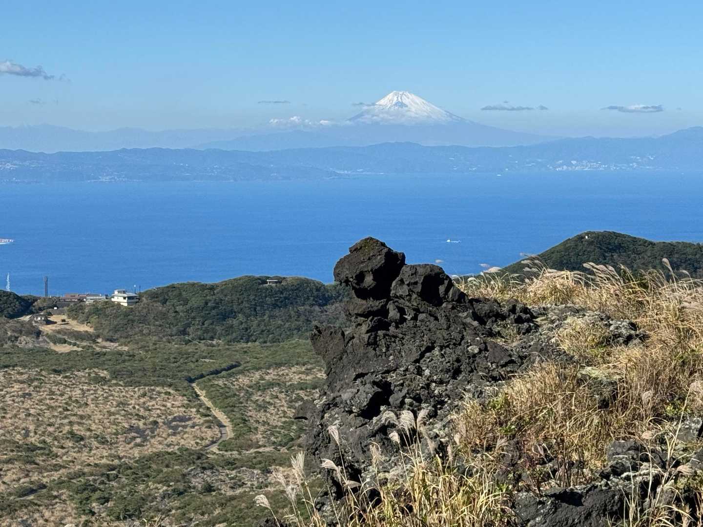 ゴジラの形した溶岩
