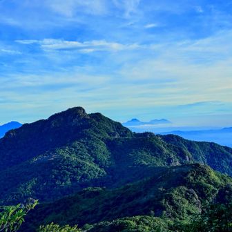 真正面は祖母山
左奥は大船山
右側に由布岳、鶴見岳
