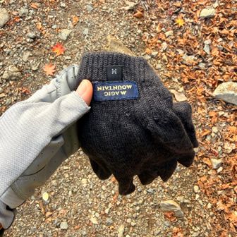 鞍掛峠の鉄塔のところに落とし物🧤
駐車場の所に置きました。