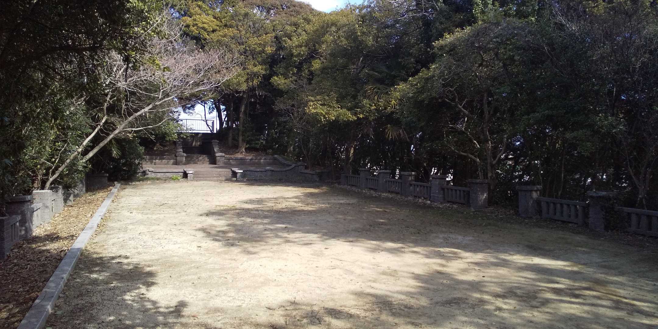 頂上にも広いスペースがあります
ここは小倉藩が見張番所を置いた場所でもあります