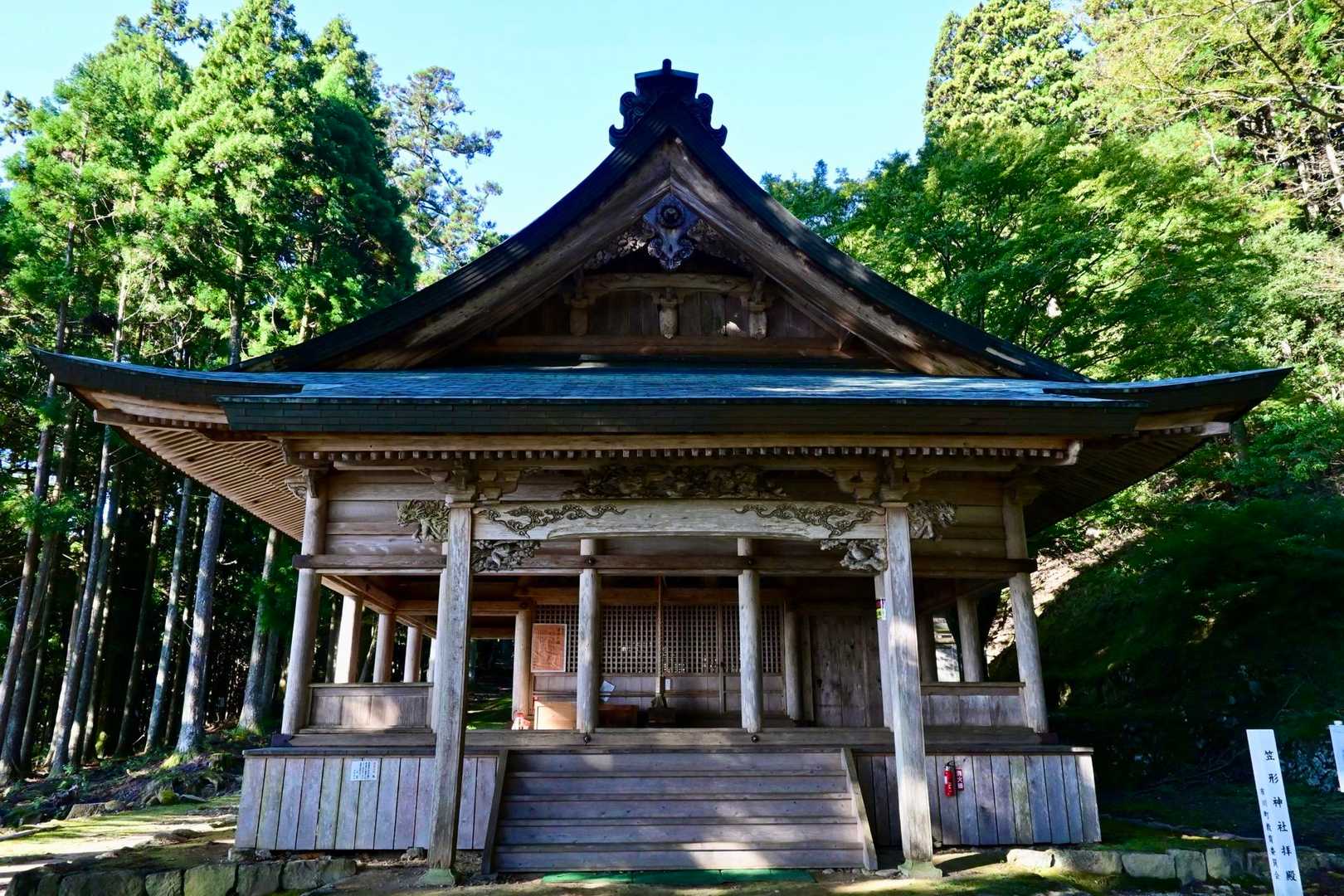 笠形神社！
姫路城の大修理の際に天守閣の心柱とするため、笠形神社のご神木であったヒノキが使われたそうです🤔