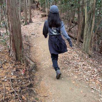 ザックを背負ってない
違和感の背中に

今年奥様頑張った
剱岳のTシャツ😄

ハッピーロードの先に
