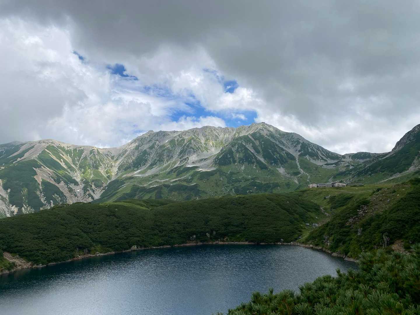 ミクリガ池です。曇出てますので画像はこんな感じです。涼しく寒いくらい