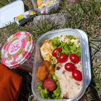 戻ってお弁当😋
最近旦那さんが山椒シラス佃煮を試行錯誤しながら作ってくれて
今回めっちゃ美味しい💕