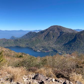 地蔵岳登頂
この時点で山頂には1組だけでしたが、羊羹食べてる間に次々に登って来ました🤭