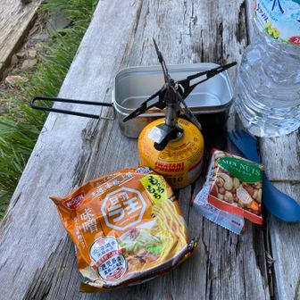 集中力がなくなってきたのでここで昼飯。