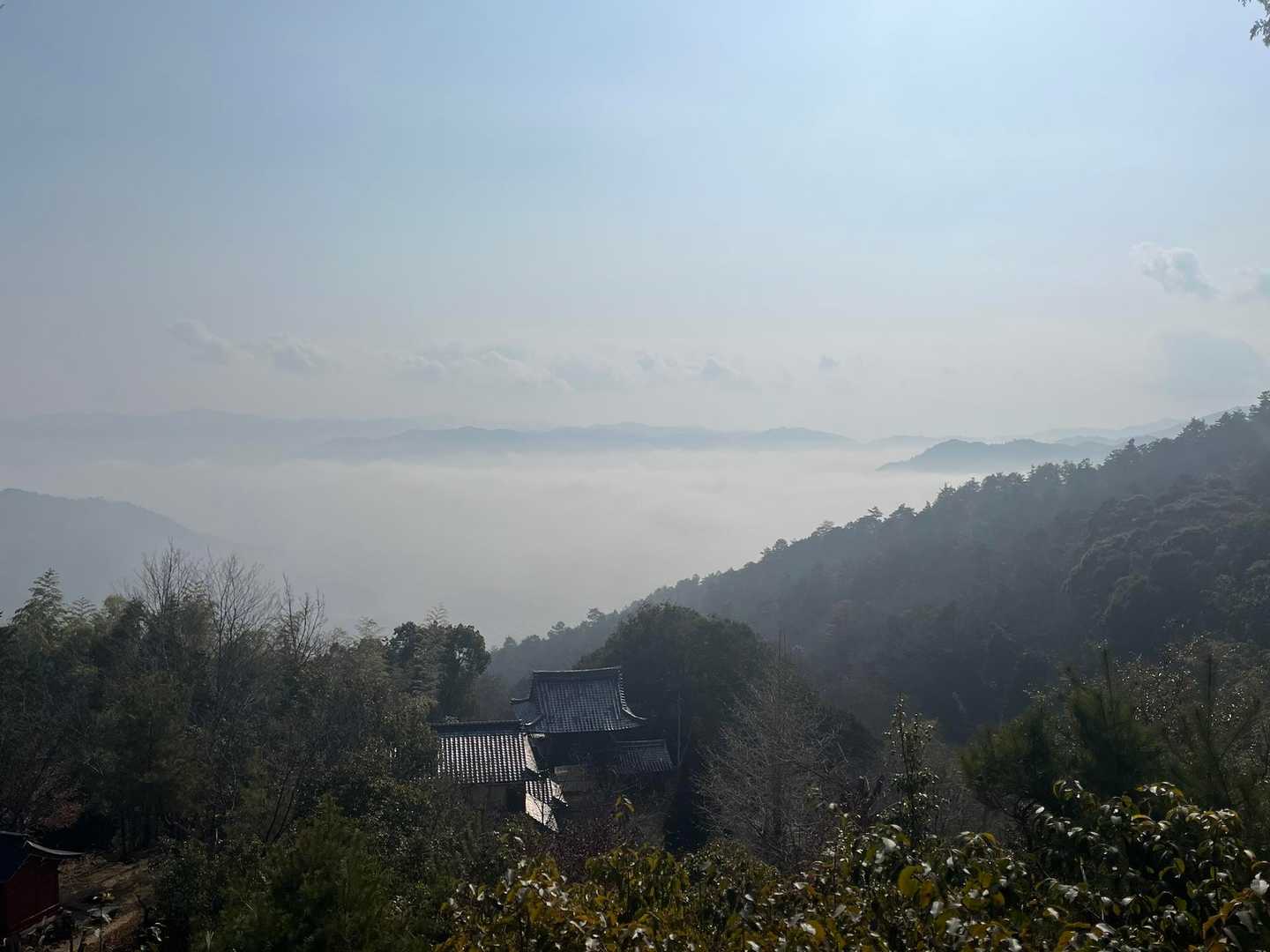 展望場所から
お昼前なのに、まだまだ雲海
