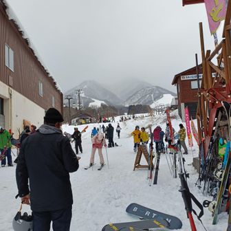 山頂は人少なかったが、山麓は人混みMAX