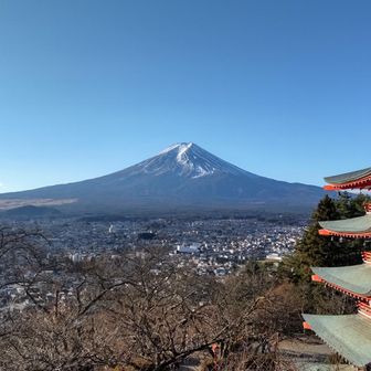 富士山と五重塔の見える絶景テラスより