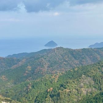 展望岩から
ちょこんと津久見島((〃´▽｀〃))/“