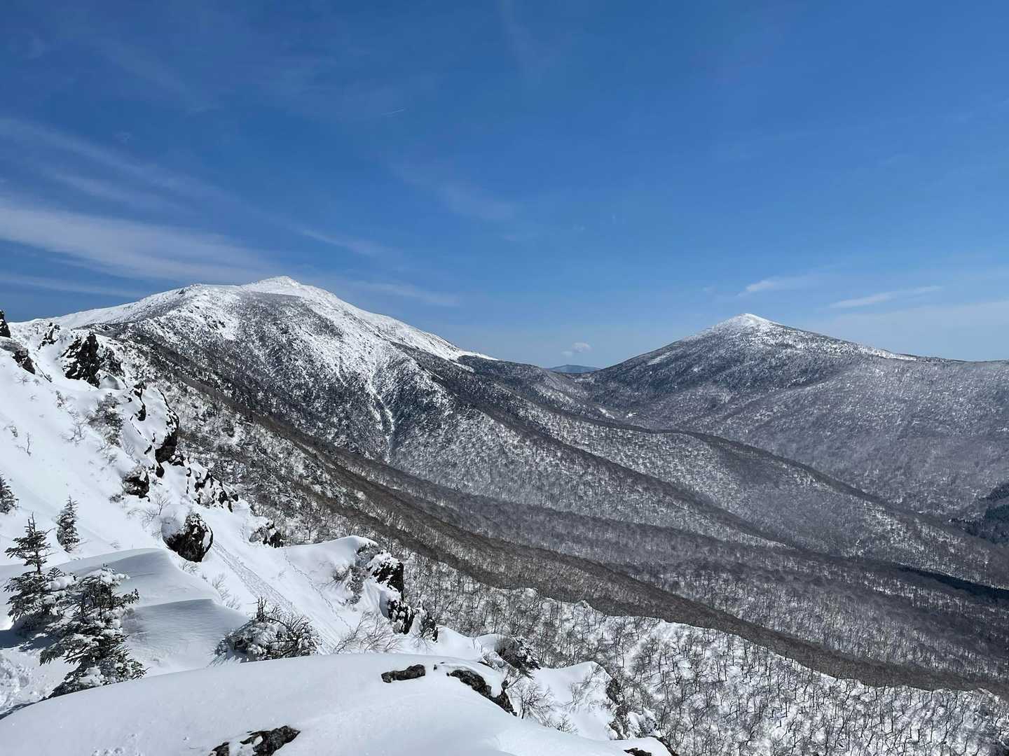 ニセ鶏頭山から見る
早池峰山と薬師岳