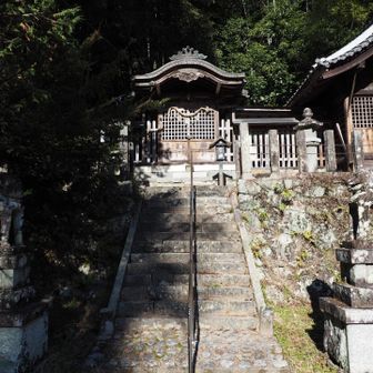 麓の神社に降りてきました