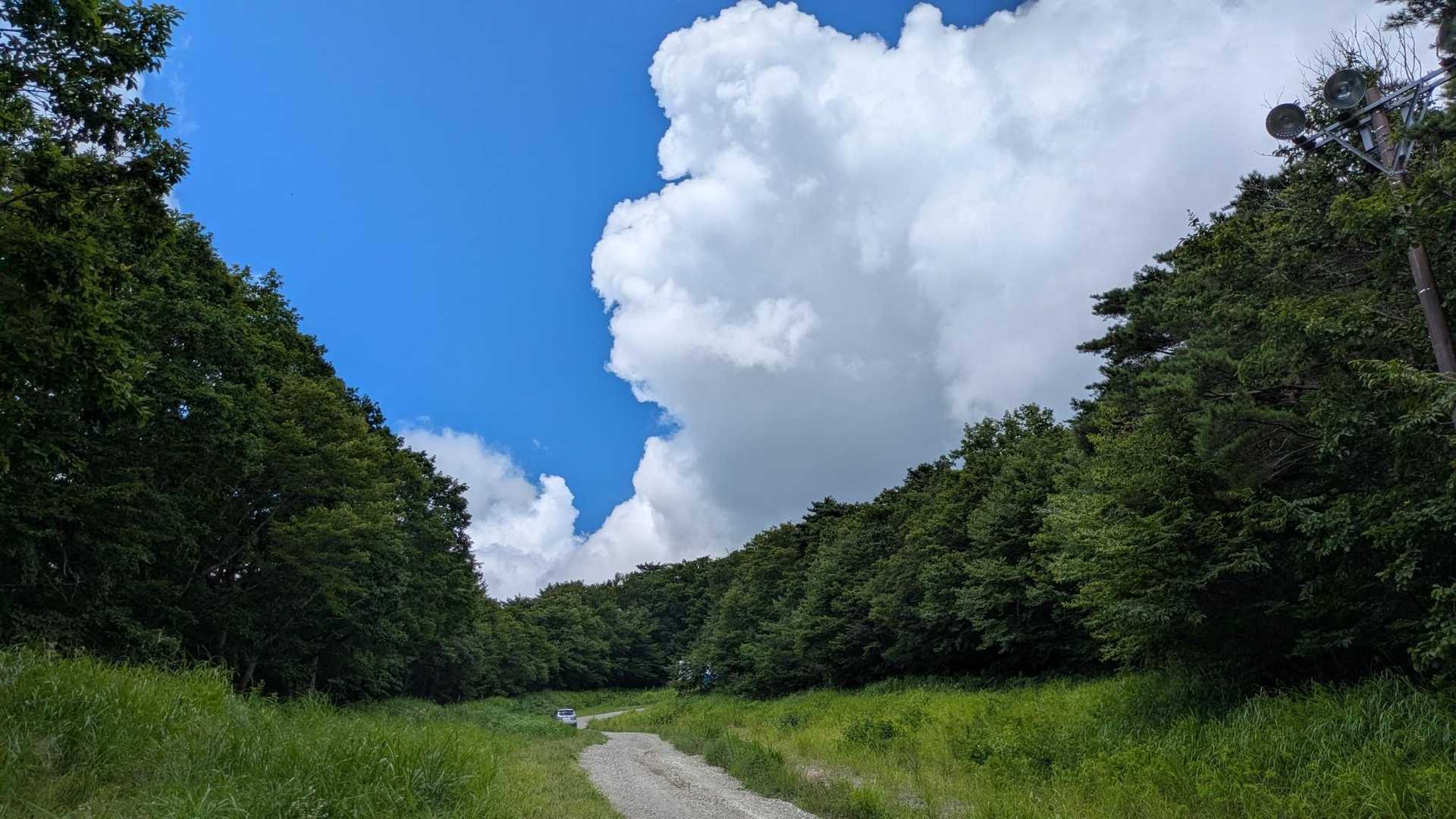 夏！！な曇☁！
下山したら
スゴく良い天気に☀！
カバー写真ですね～。