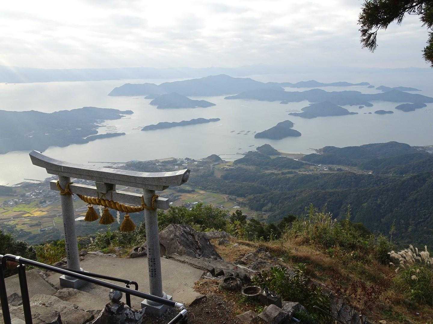 天空の鳥居です
青空だったらなー
