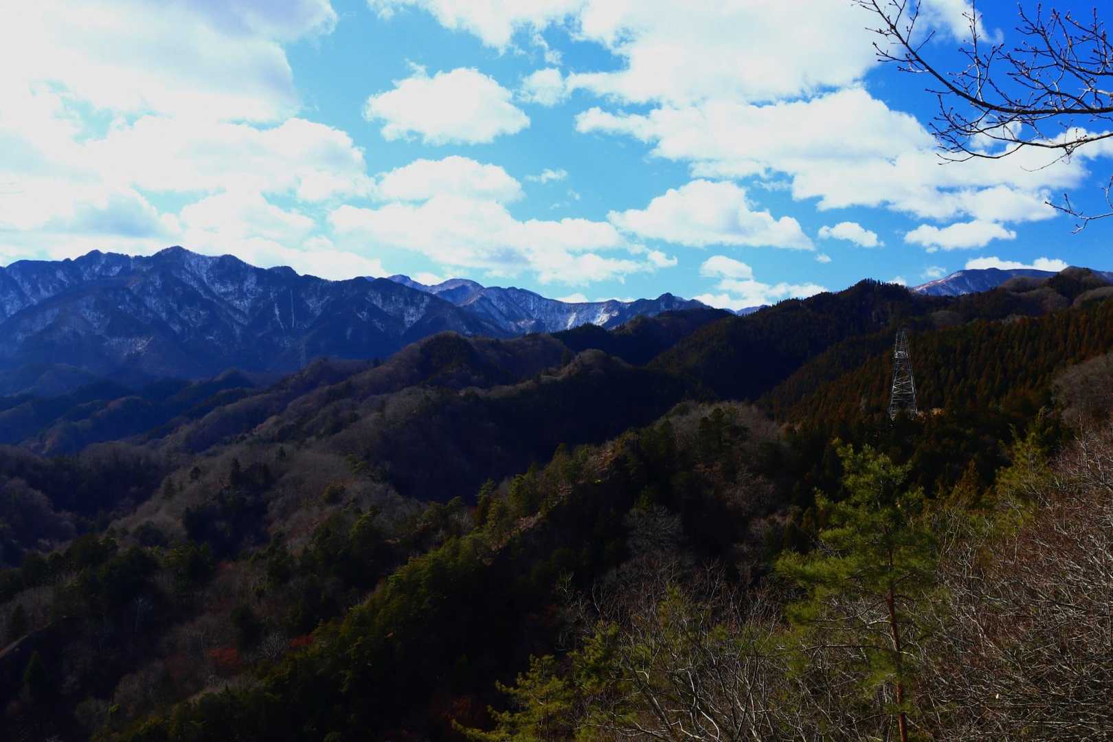 雲取山が見えてるような見えてないような感じ