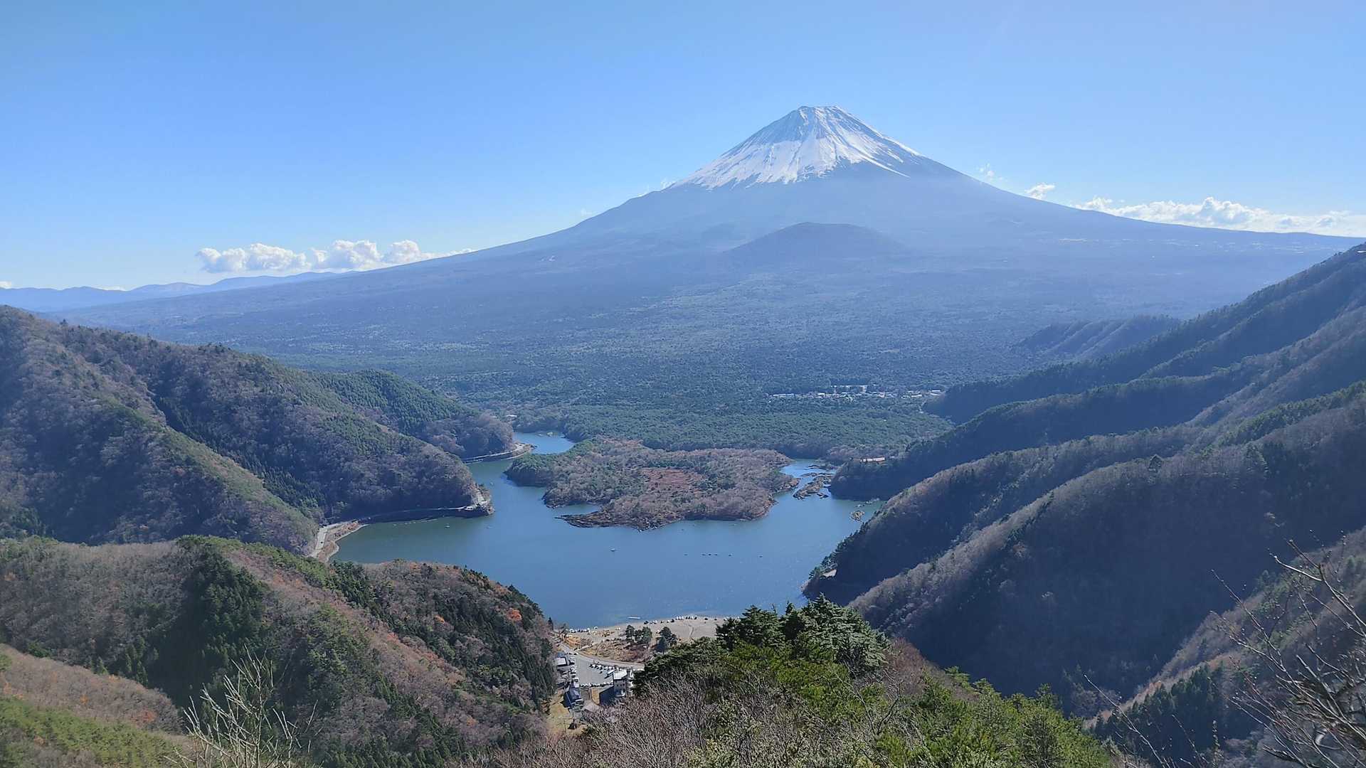 いつもの富士山展望台へ。
絶景でしたが逆光気味。