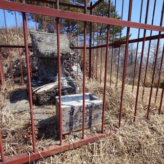 東嶽に
守屋神社奥宮⛩️あります