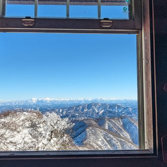 米山山頂小屋で