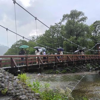 最後は、出発したときと同じ。雨の河童橋。