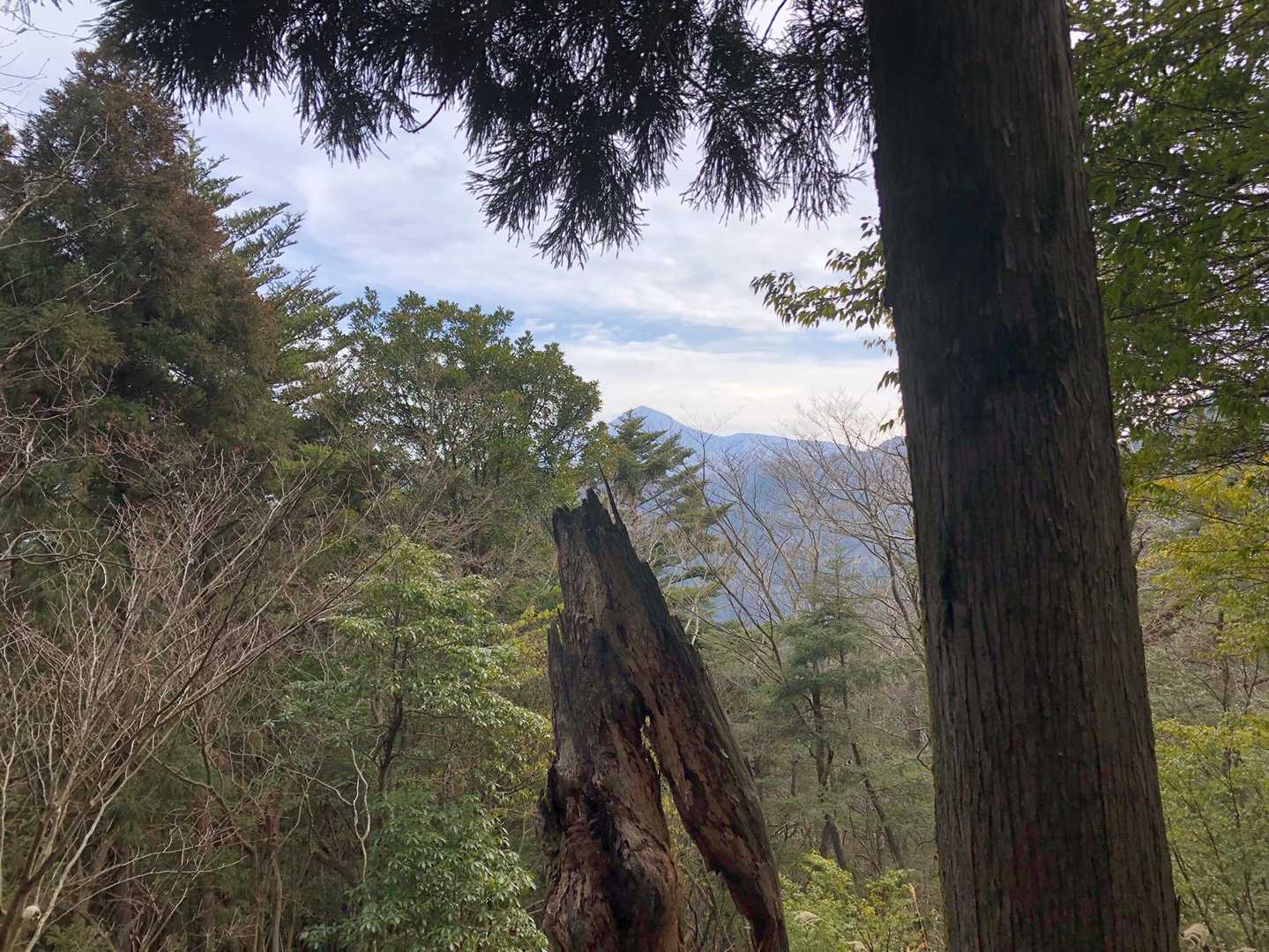 この日初めての青空
