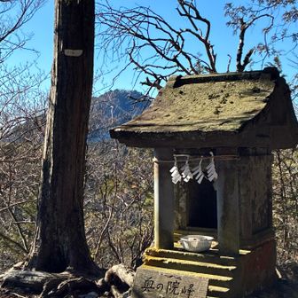 奥の院峰🙏　　　　登頂〜⭐️

なんだか大変、厳かな空気、、、🙏
