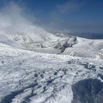 写真の真ん中辺りお釜が凍ってる😱