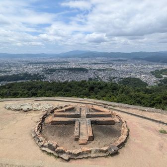 大文字の「大」の中央の火床