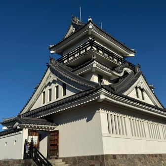 展望台です。全焼した一郷山城跡に城を模して建てました。戦国に思いを馳せます。