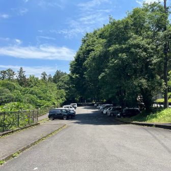ただいま～
相変わらず、駐車場は余裕ありなので、車の方は、土日でも大丈夫かも
（紅葉、桜の季節はヤバいらしいが）