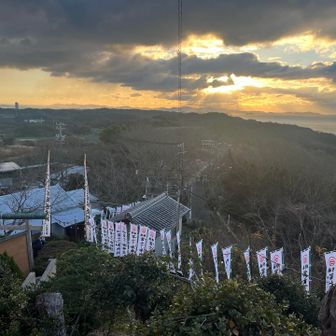 山頂からの眺望
奥は渥美半島