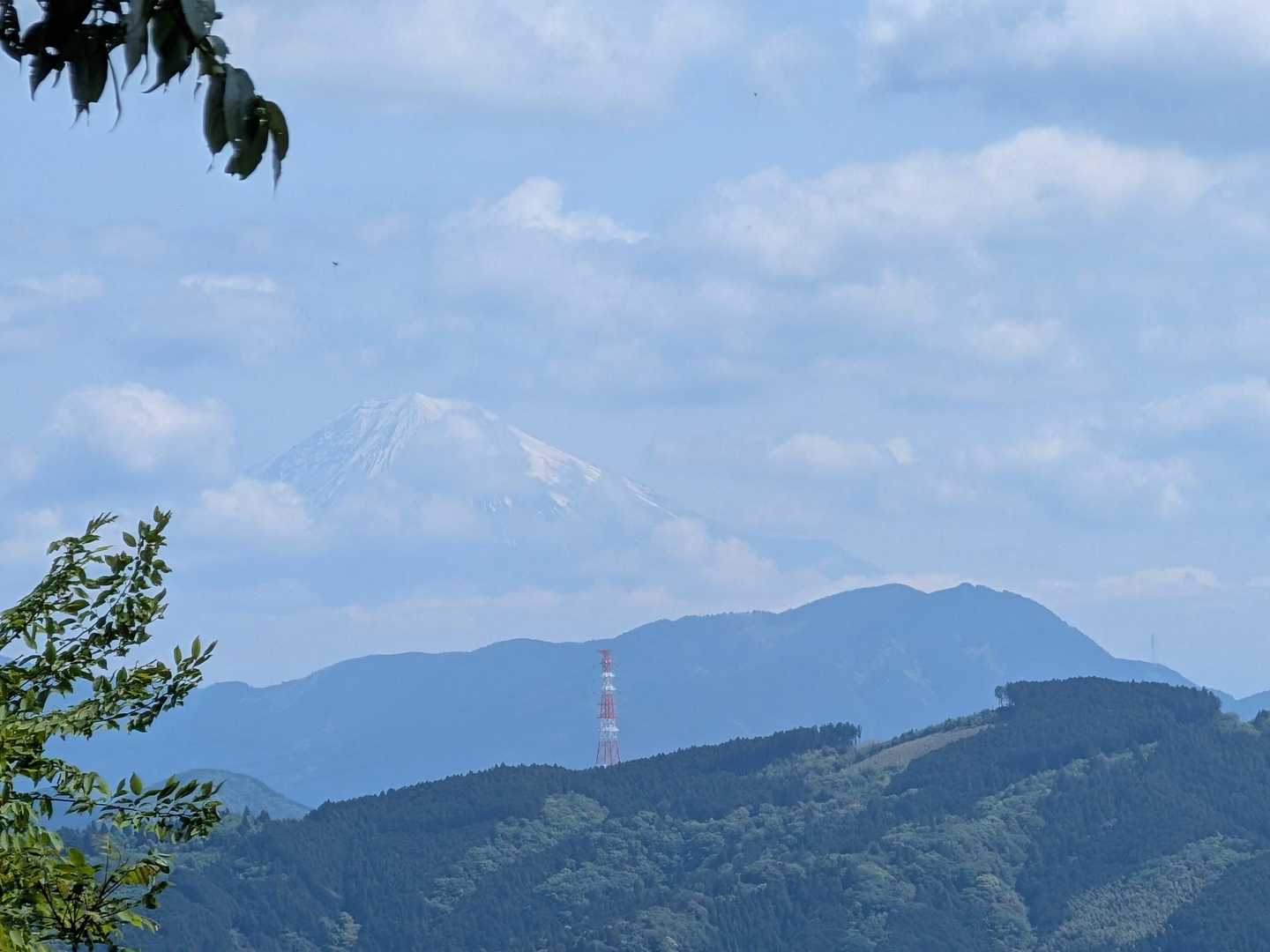ひょいと左の方を見ると…富士山🗻見えました✨🎊
