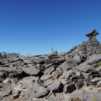 根子岳到着。
2,207m。
同じく11年ぶり2度目。