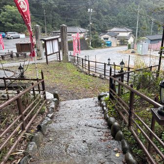 登山口におりました。雨は少しこやみに☂️