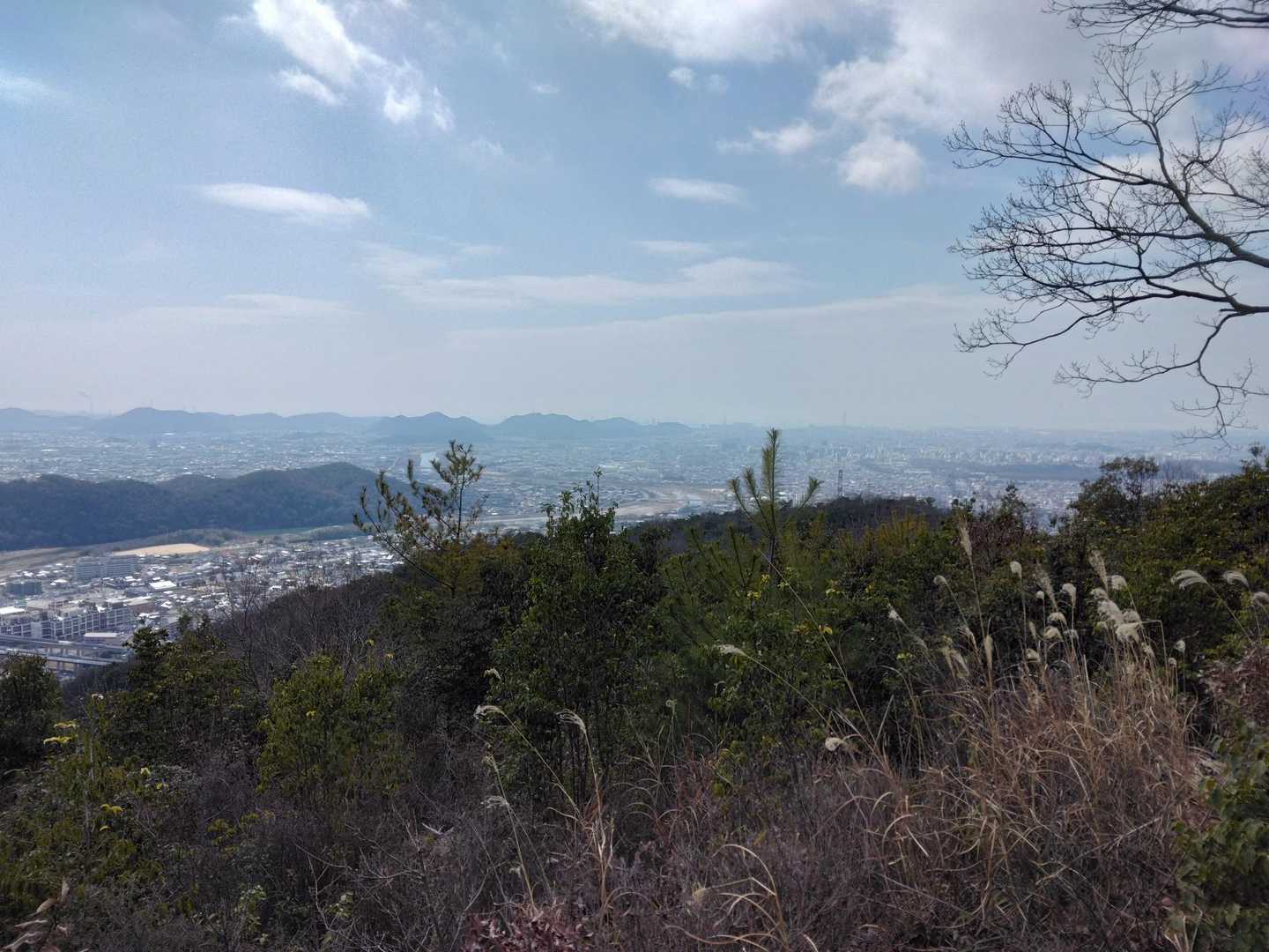 海が見えるのを期待していていましたが、少し霞んでいました。