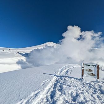 地獄谷の看板
夏も通るとこなのね