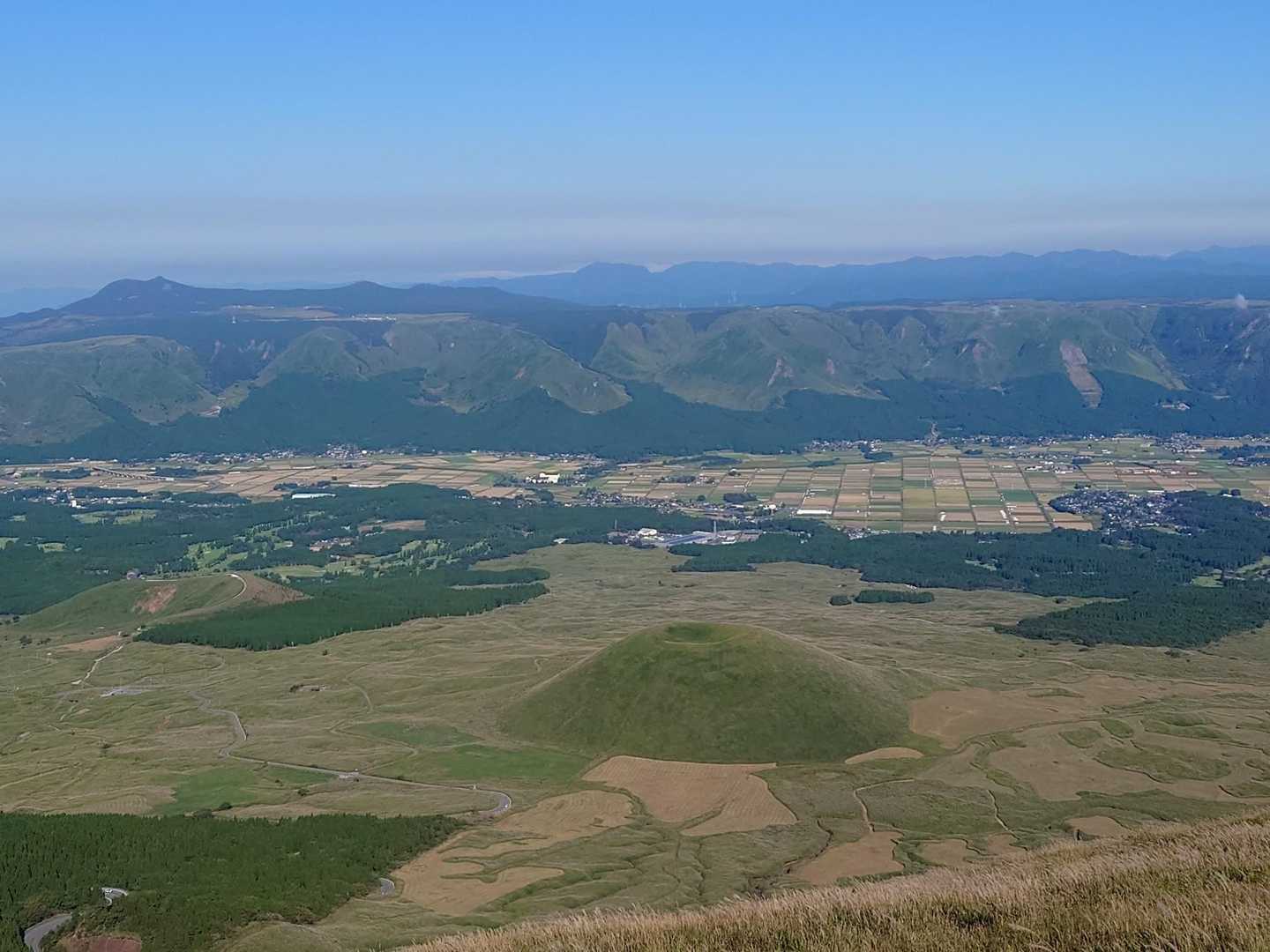 米塚⛰️

こんもりかわいい😊