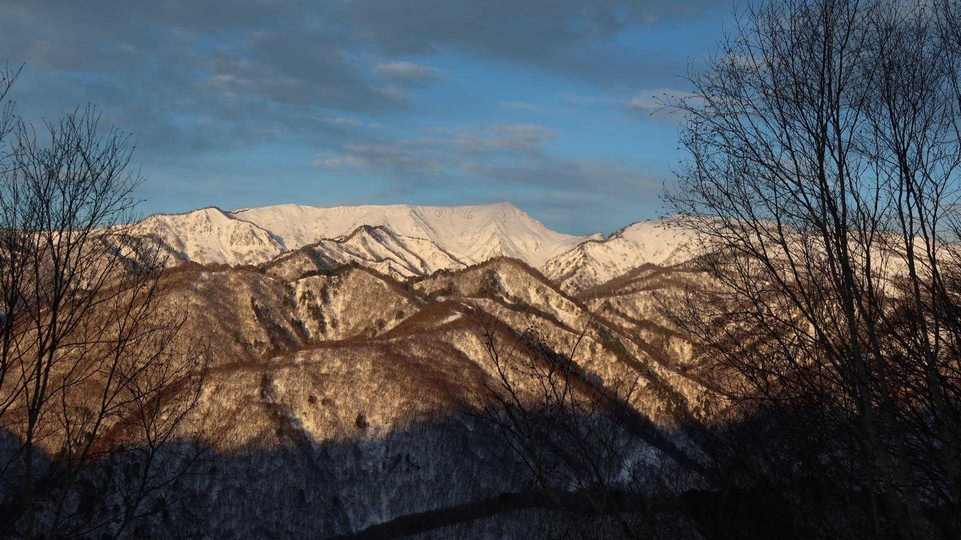 苗場山
ここでモルゲン観られたら良かったな。