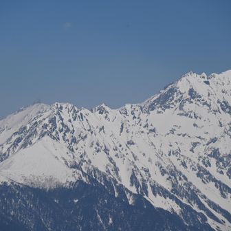 📸左すみに槍ヶ岳
山頂は黒っぽい
