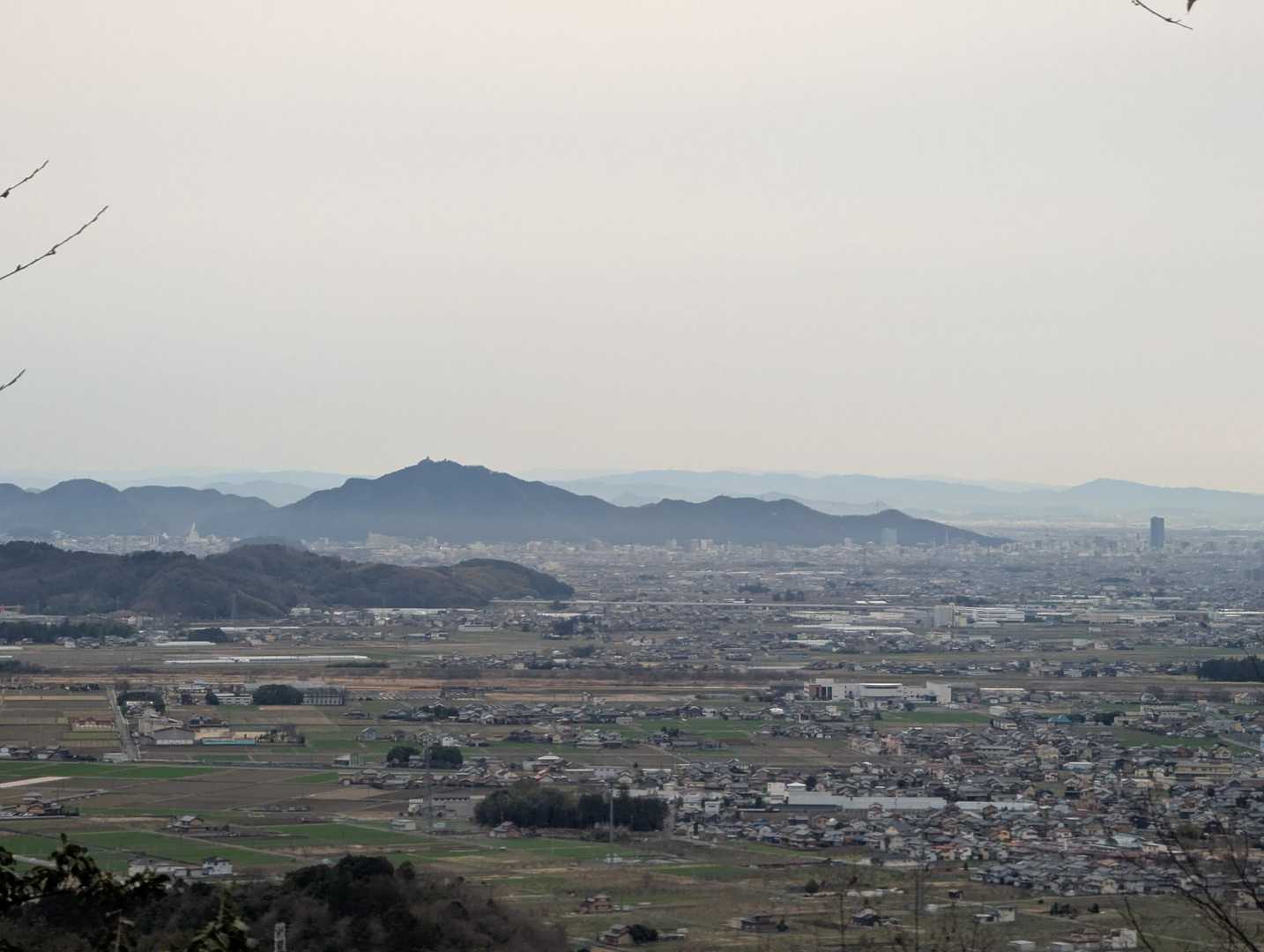 道中の展望台から。金華山あたり。眺めヨシ
