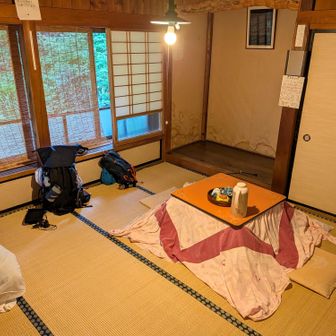 8畳部屋…
コンセントあるが…
📺️無し…
電波はかろうじて入る…📶
